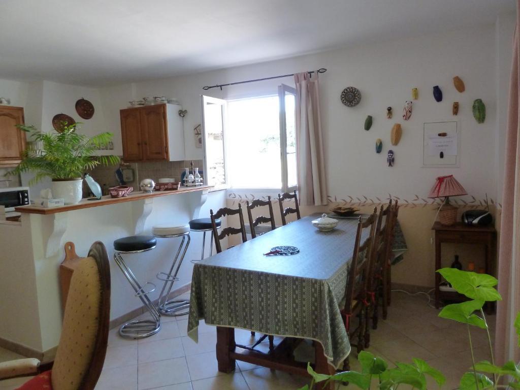 Les Cigales Bed and Breakfast Saint-Andiol Εξωτερικό φωτογραφία